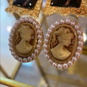 Cameo gold and pearl earrings